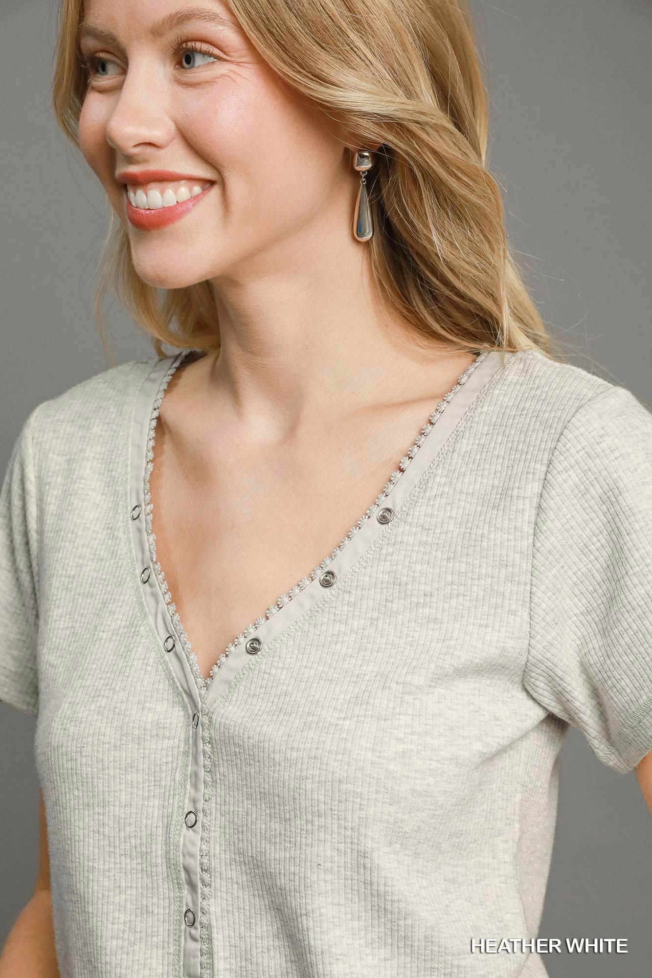 Umgee W V-Neck Henley Top HEATHER WHITE