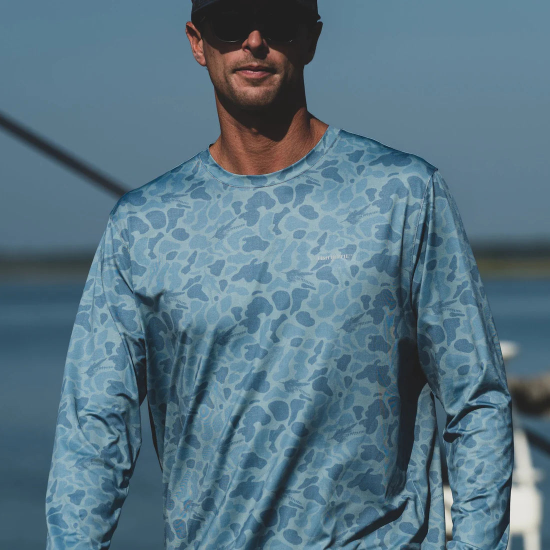 Fish Hippie M LS Fly Camo Performance Crew FRESH BLUE