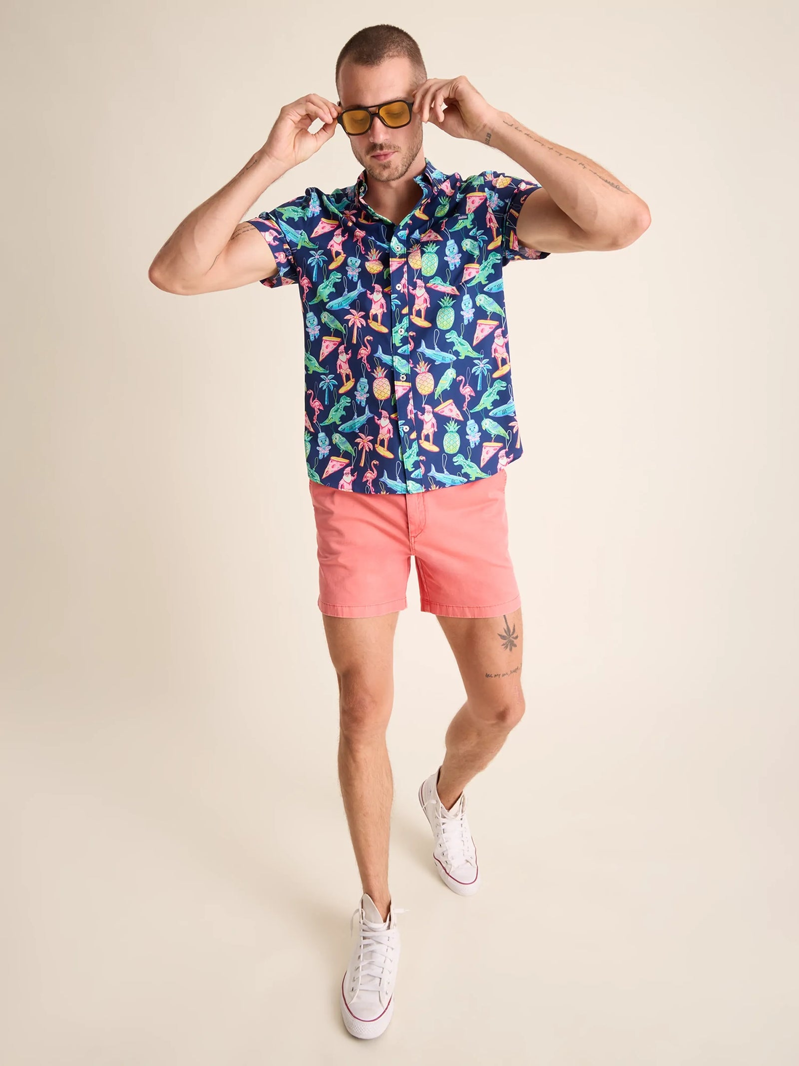 Chubbies M SS Performance Friday Shirt THE HOLIDOOZY