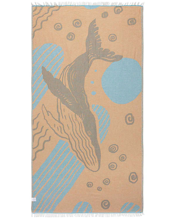 Serviette Sand Cloud Blue Whale AQUA - TAILLE REGULIÈRE