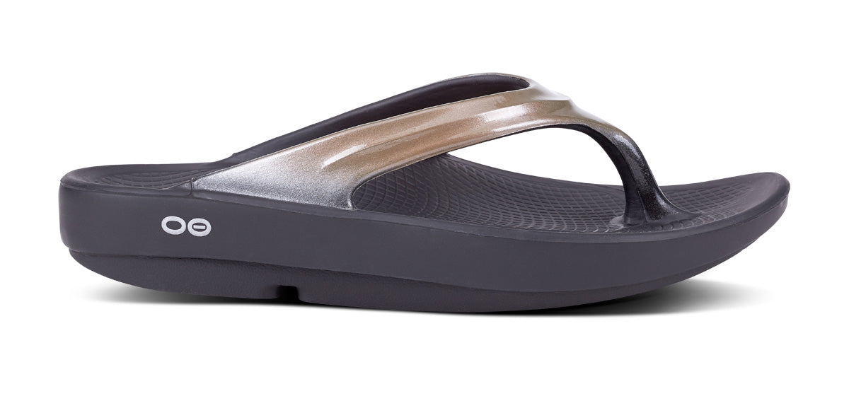 OOFOS W OOlala Luxe Thong Sandal LATTE