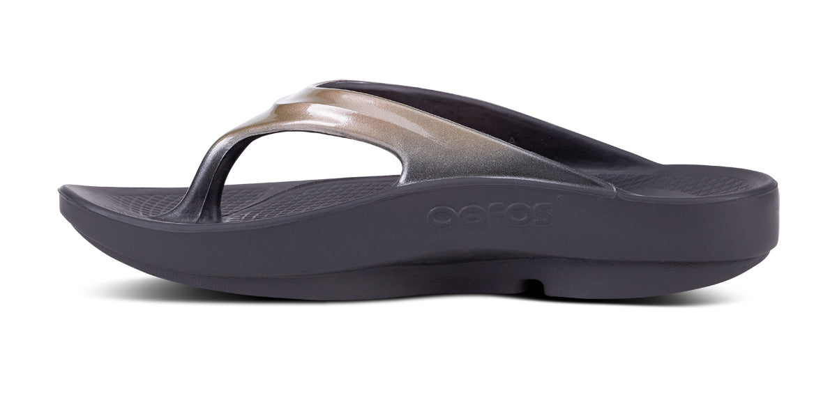 OOFOS W OOlala Luxe Thong Sandal LATTE