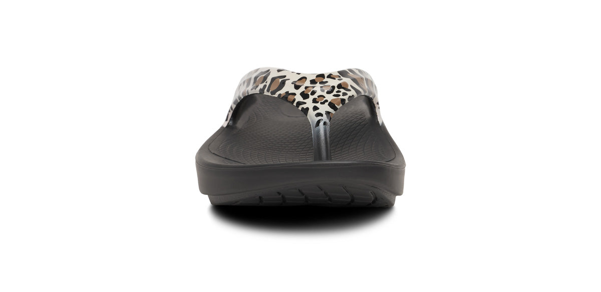 OOFOS W OOlala Limited Thong Sandal LEOPARD