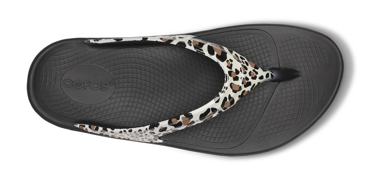 OOFOS W OOlala Limited Thong Sandal LEOPARD