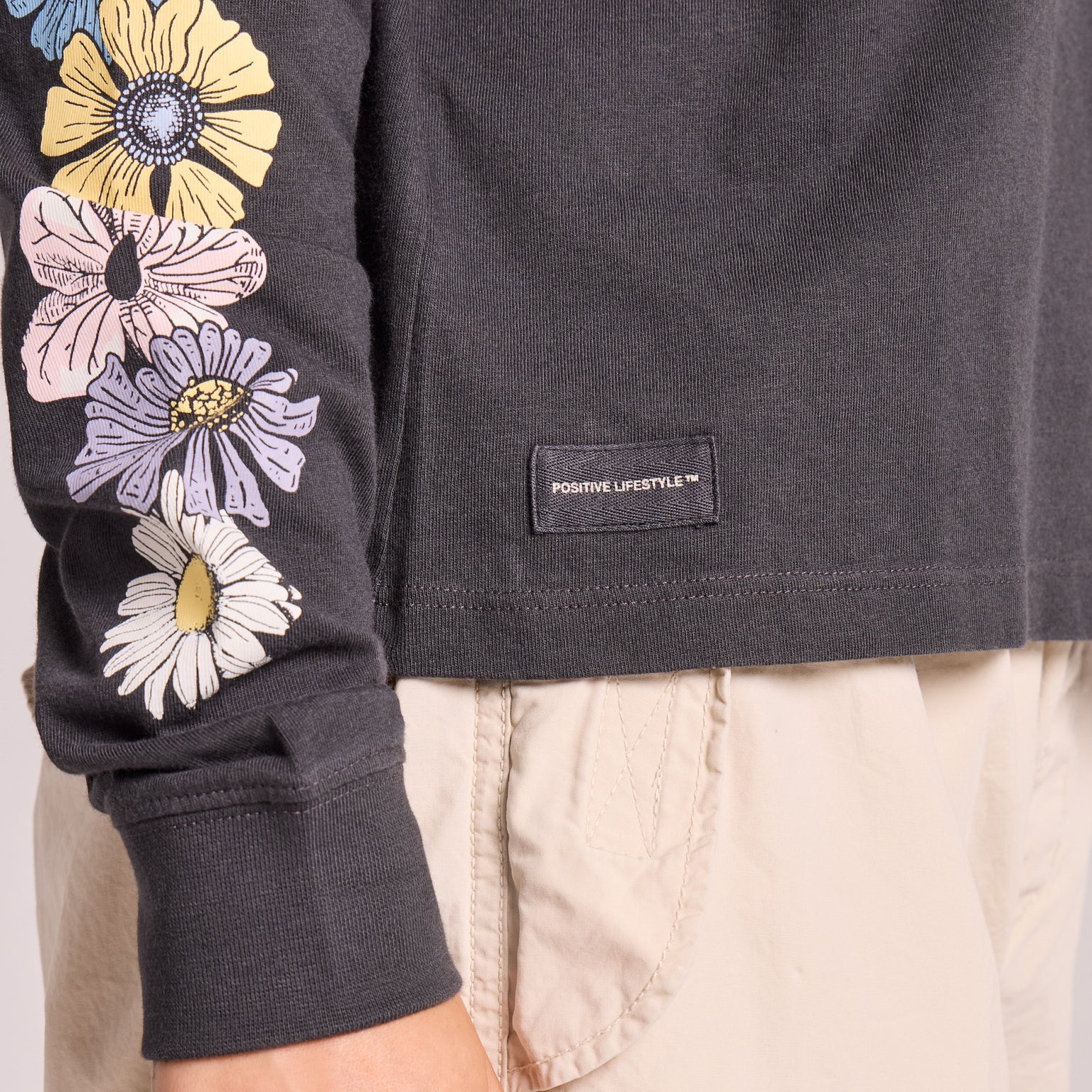 Life is Good W LS Crusher Boxy Row of Wildflowers Hoodie FADED BLACK