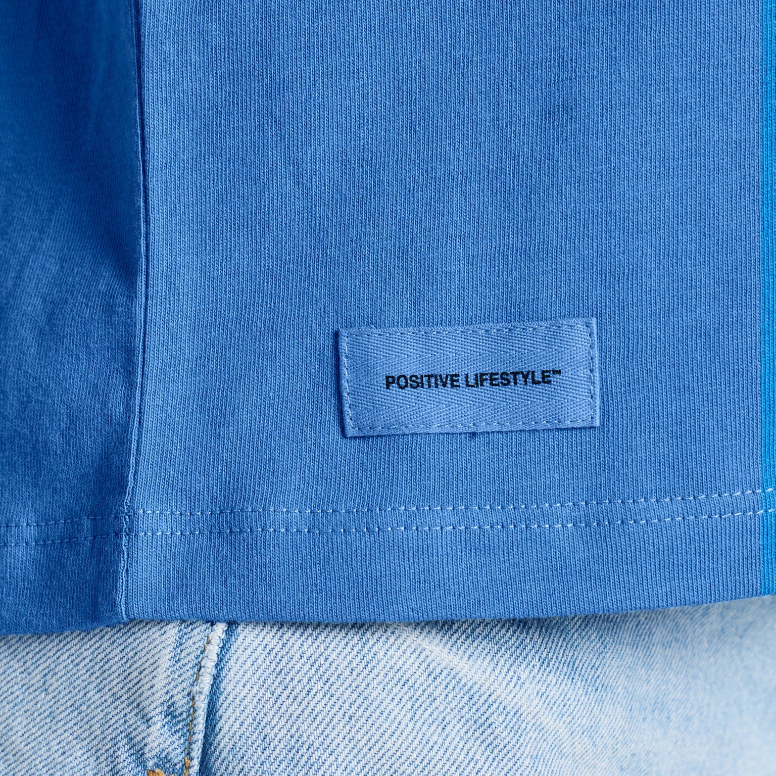 Life Is Good W Crusher Boxy Tee Bale of Turtles ATHLETIC BLUE