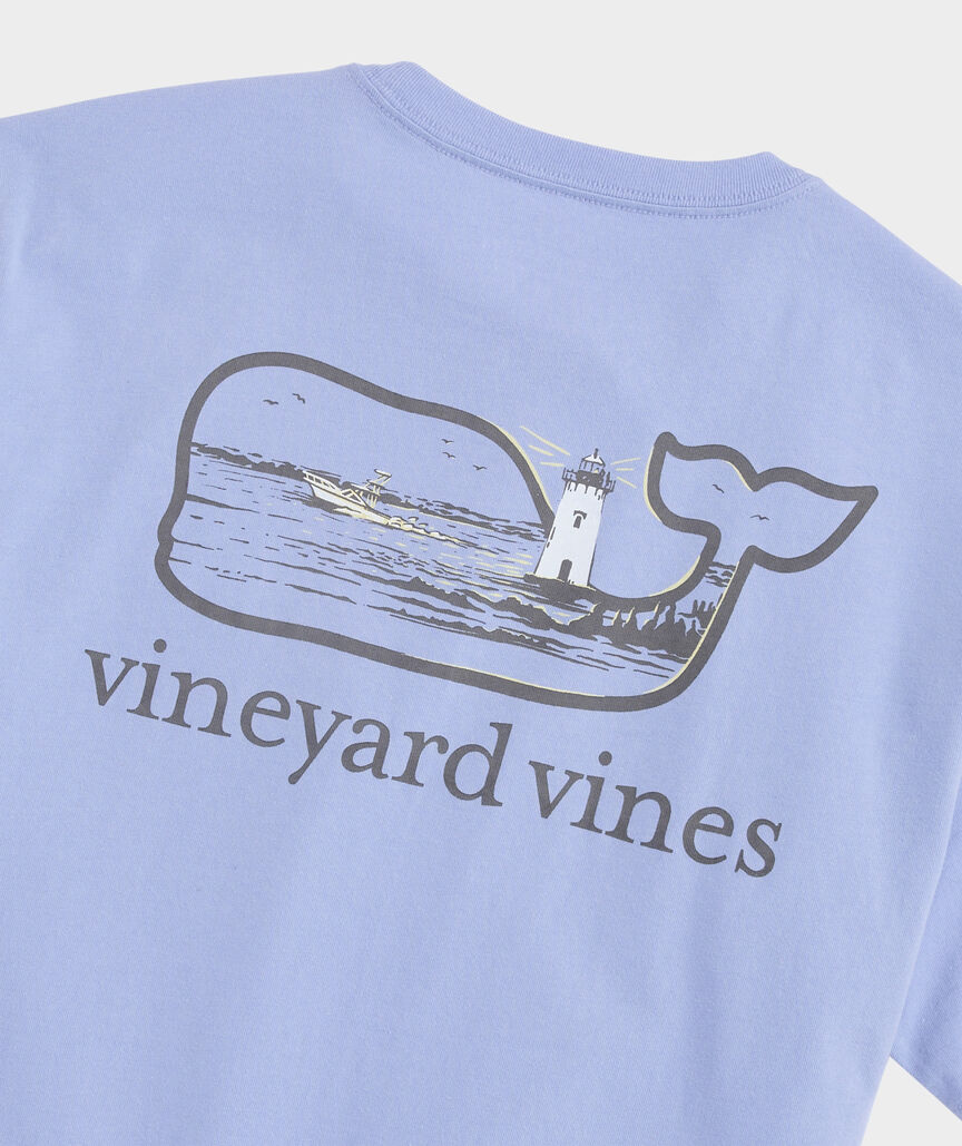 Vinetard Vines M SS Lighthouse Whale Scenic Tee SERENITY BLUE