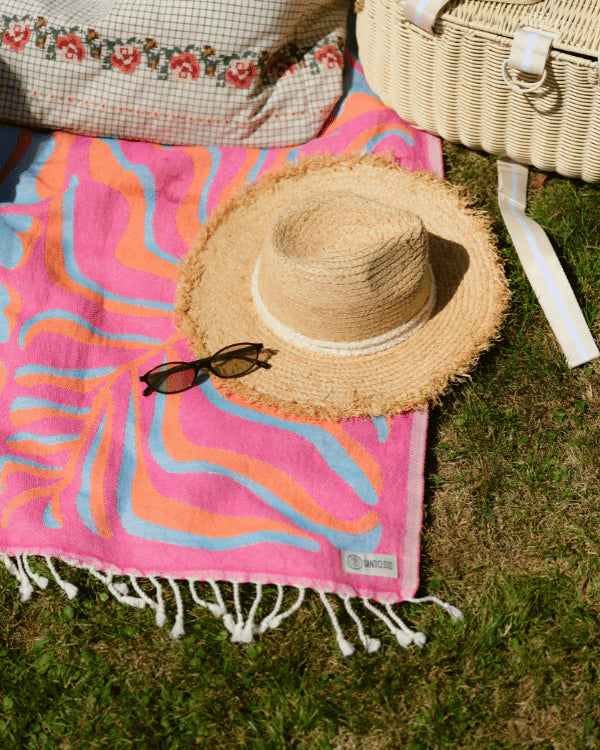 Sand Cloud Painted Daisies Blanket FUCHSIA - LG