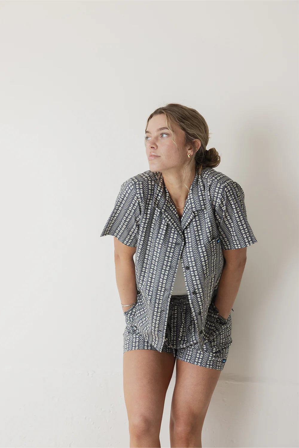 KAVU W SS Cedar Springs Shirt VINTAGE MOTIF