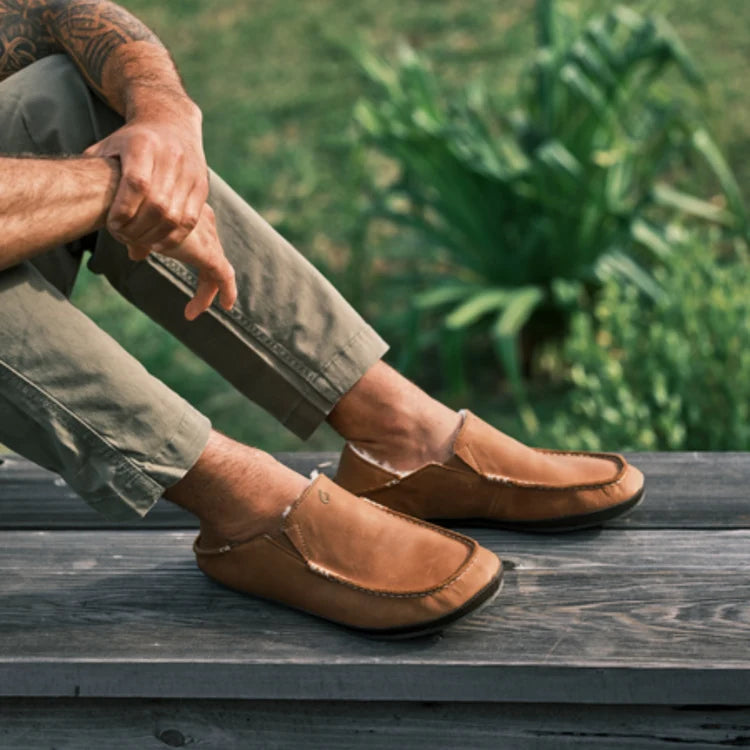 Olukai M Moloa Slipper TOFFEE / DARK WOOD