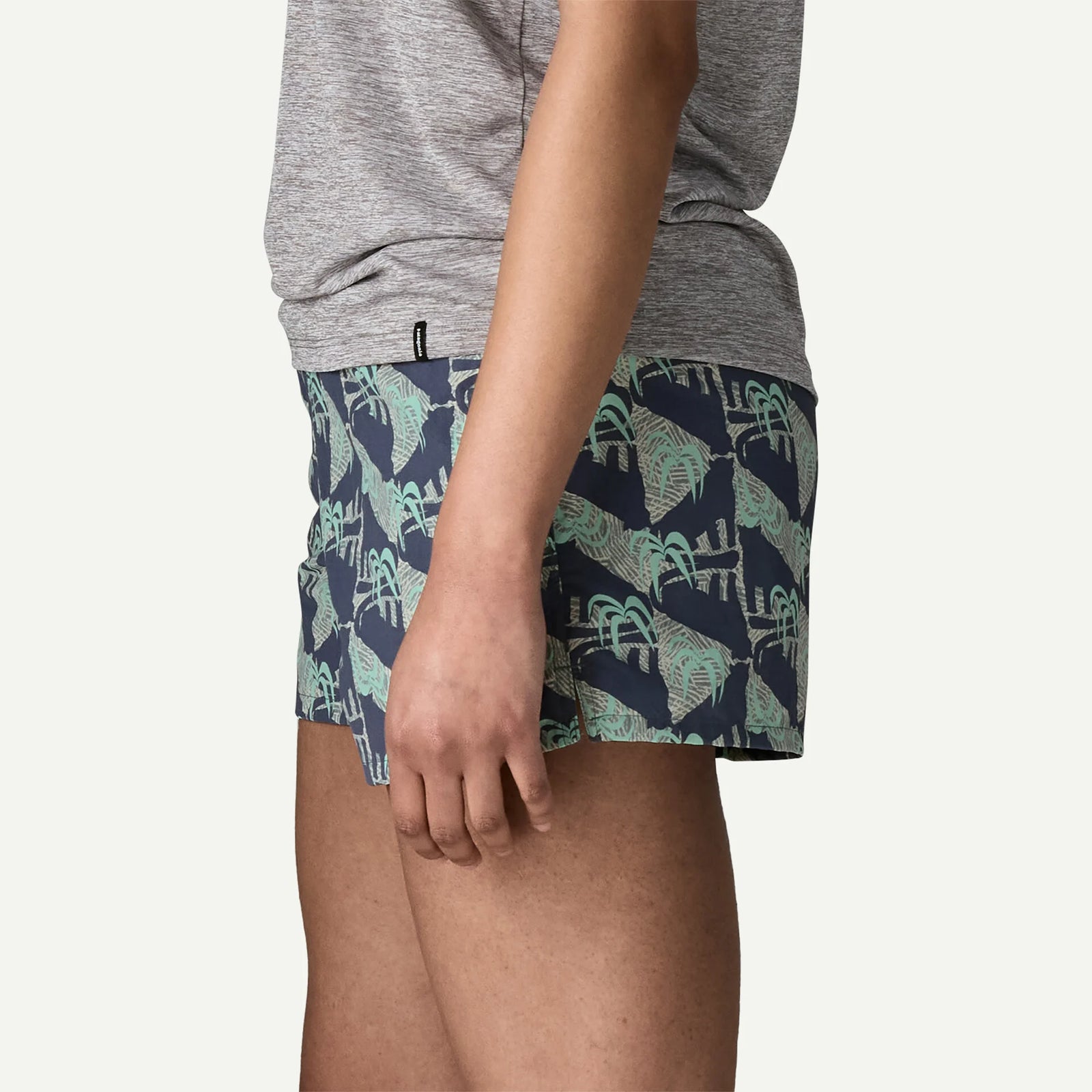 Patagonia W Barely Baggies 2 1/2