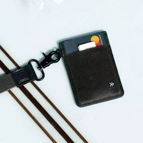 Thread Vertical Wallet BLACK