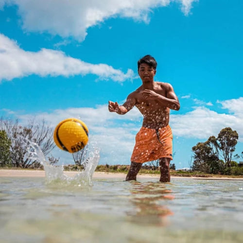 Waboba Zag Skips on Water Ball