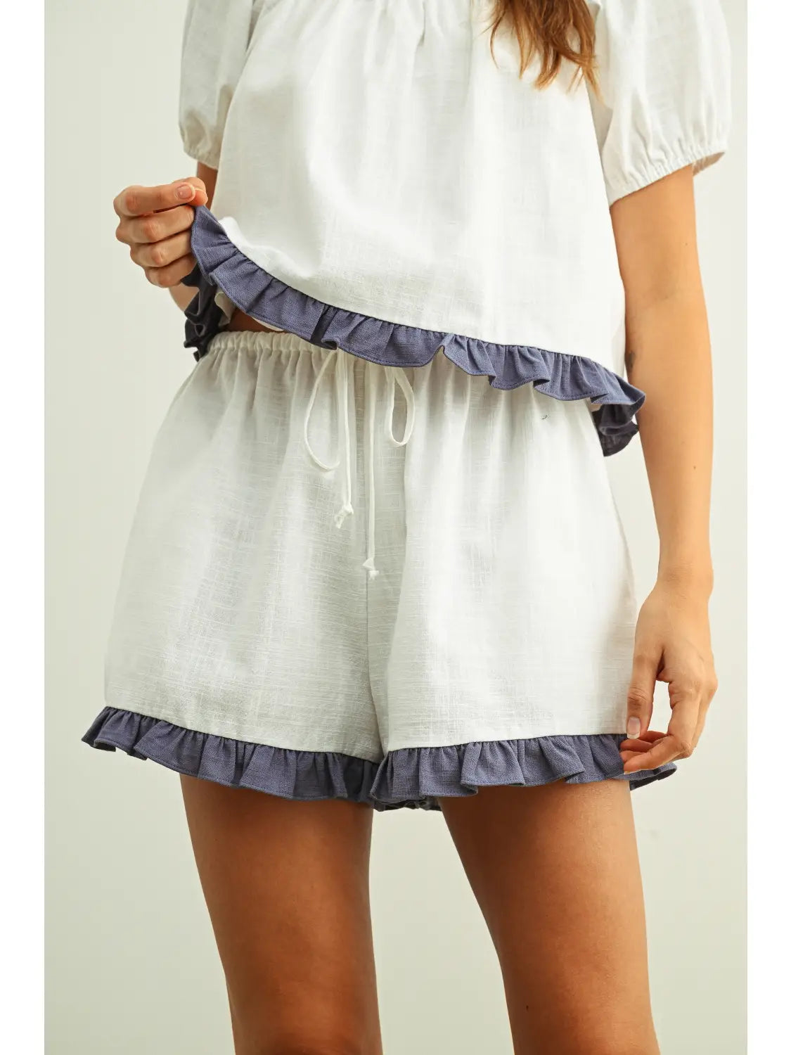 Miou Muse W Ruffled Hem Linen Shorts WHITE/BLUE