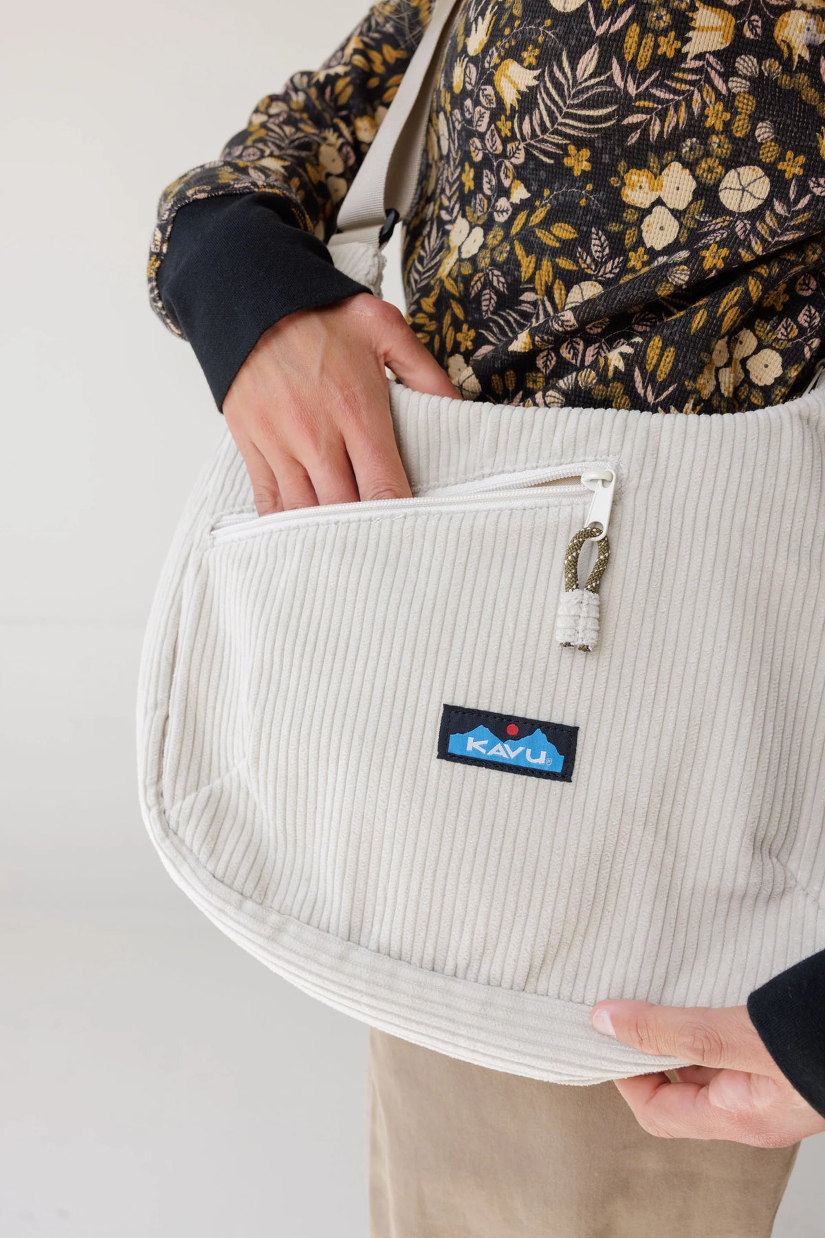 KAVU Crescent Creek Crossbody Bag MOONBEAM
