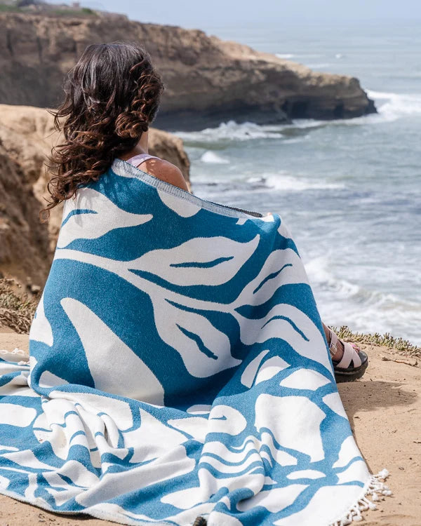 Sand Cloud Ari Turtle Blanket LG