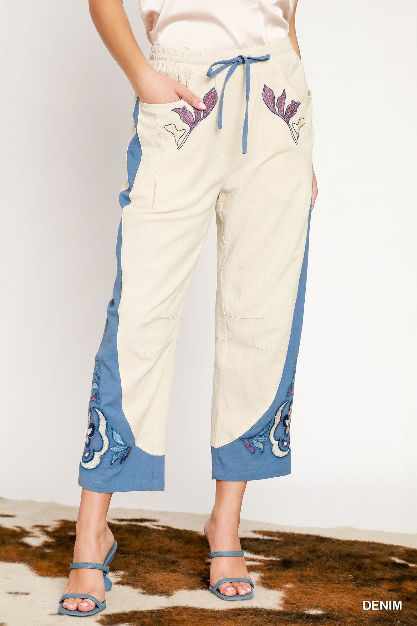 Umgee W Embroidered Barrel Pant DENIM