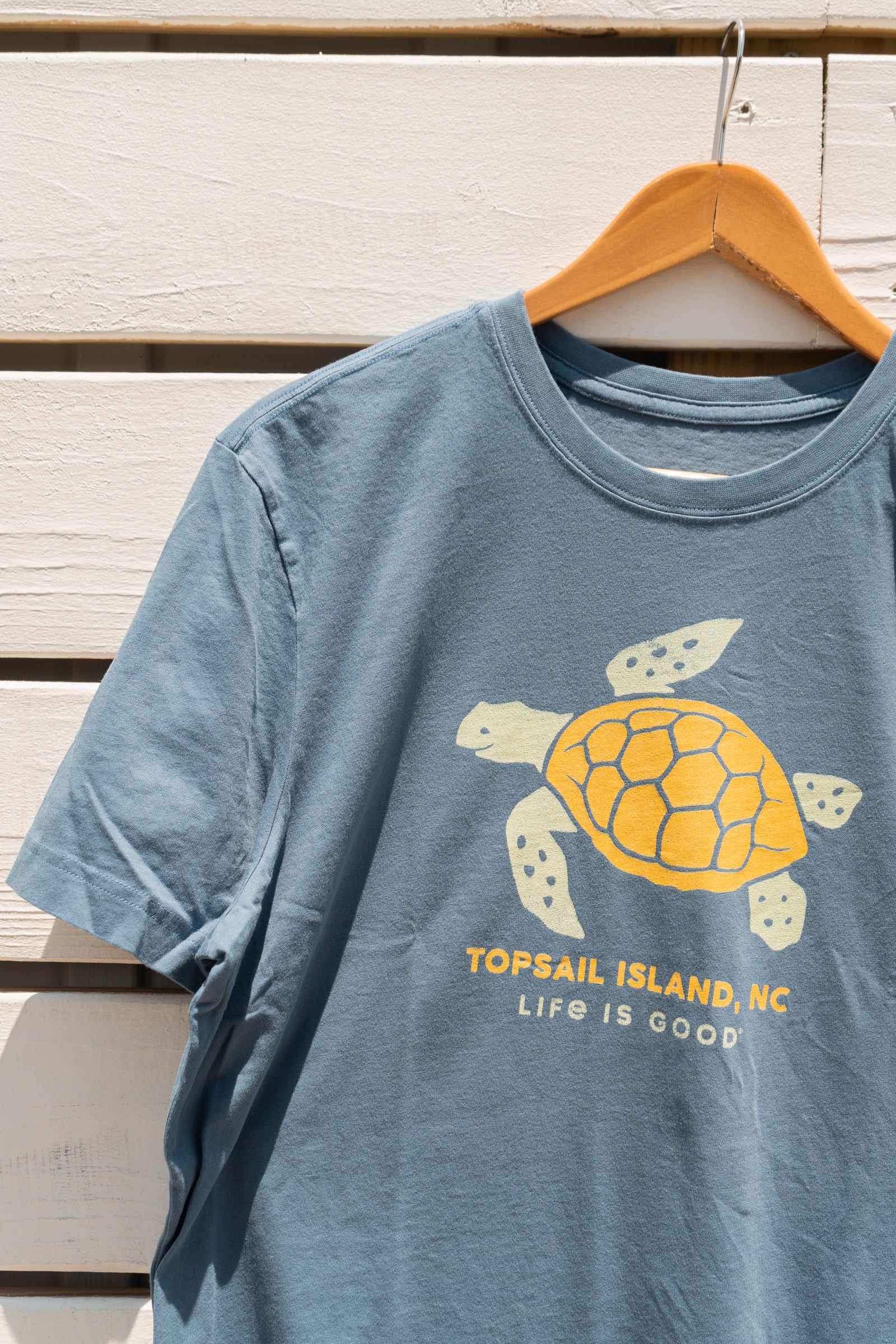 Life is Good M SS Crusher Turtle Shell Topsail Island