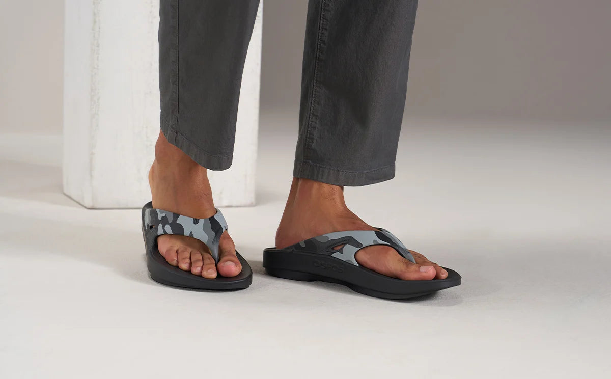 OOFOS OOriginal Sport Thong Sandal NIGHT CAMO