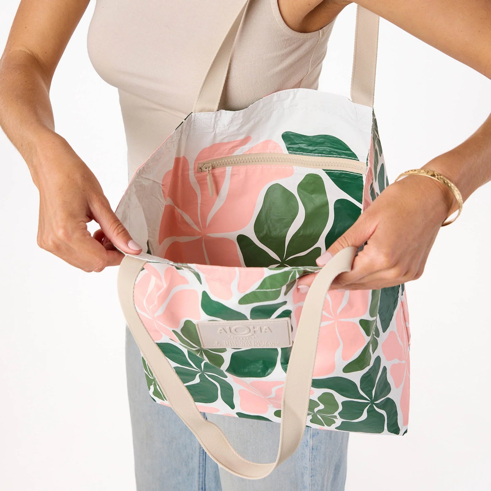 ALOHA Collection Wavy Reversible Tote VINEYARD