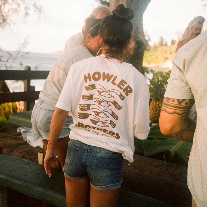 Howler Bros M SS Cotton Tee FLOCKA SEAGULLS VINTAGE WHITE