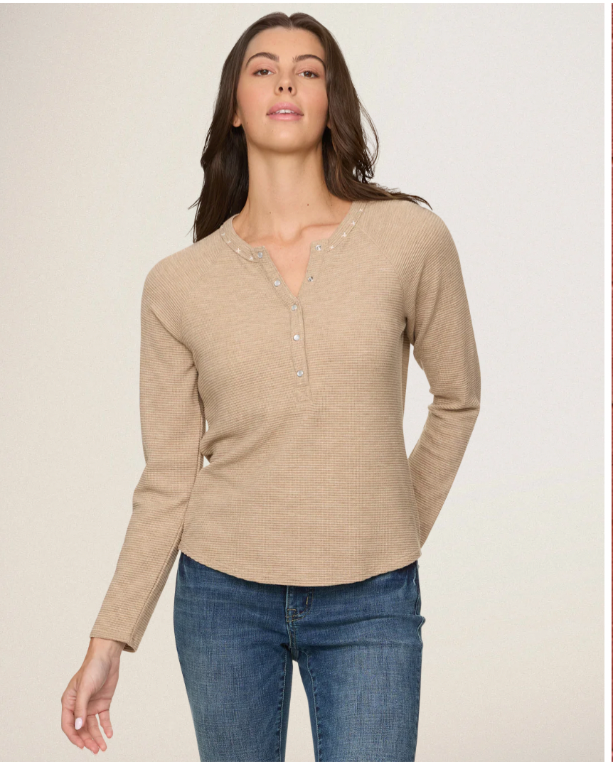 Flag & Anthem W LS Cambria Waffle Emb Henley SAND