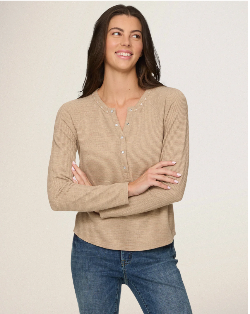 Flag & Anthem W LS Cambria Waffle Emb Henley SAND