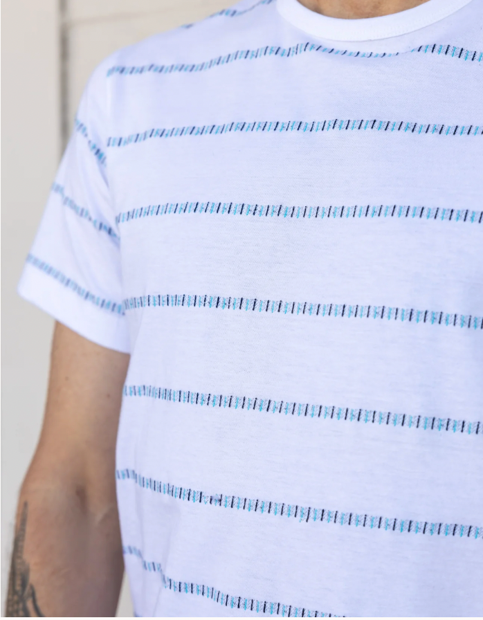 Baja Llama M SS Onassis Tee IVORY MORRIS CODE