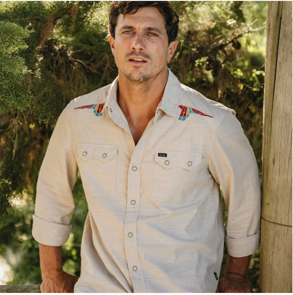 Howler Bros M LS Crosscut Deluxe Snapshirt PARROT PATROL DUNE CHAMBRAY