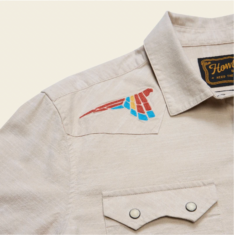 Howler Bros M LS Crosscut Deluxe Snapshirt PARROT PATROL DUNE CHAMBRAY