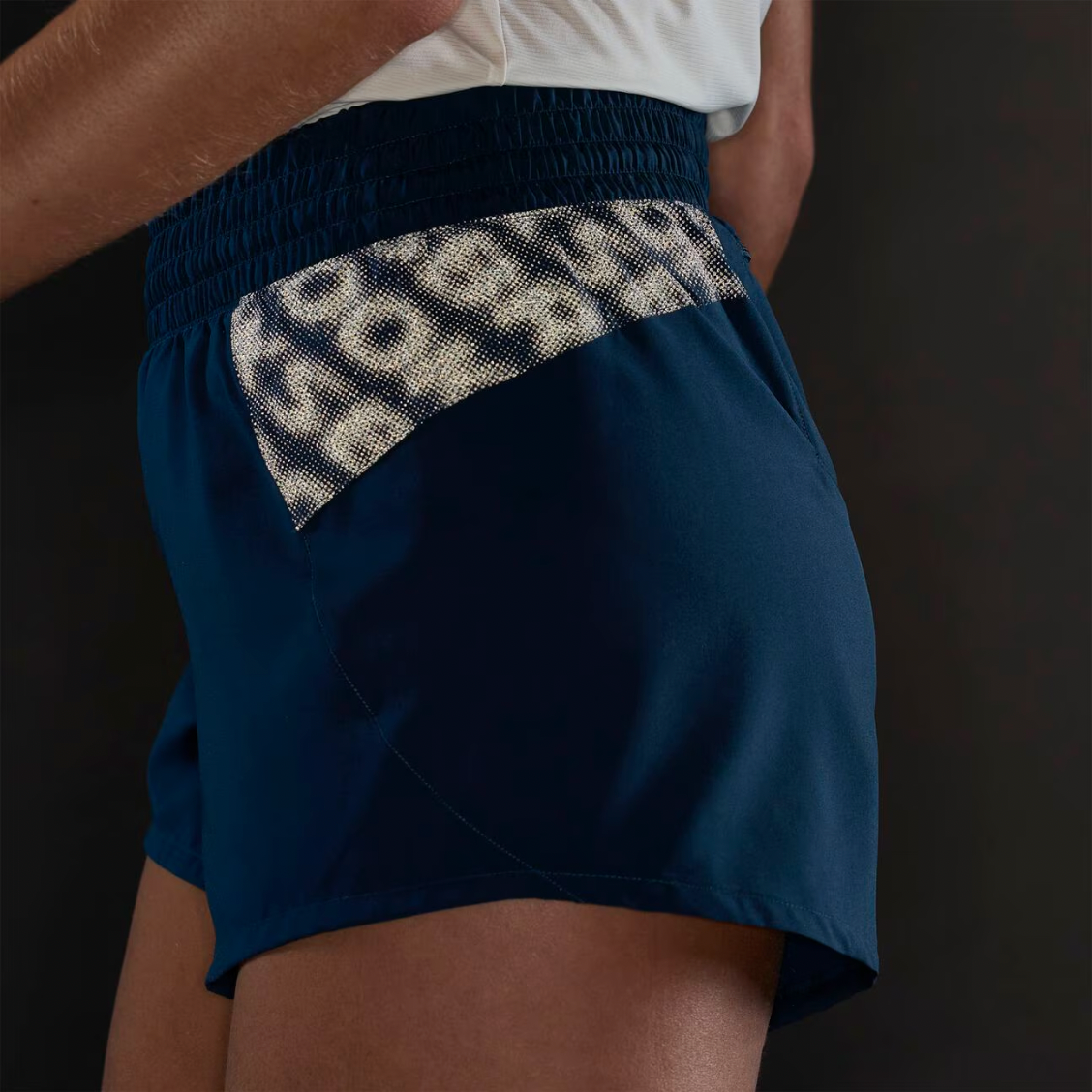 Brooks W Dash Reflective Short REFLECTIVE WORDMARK INDIGO