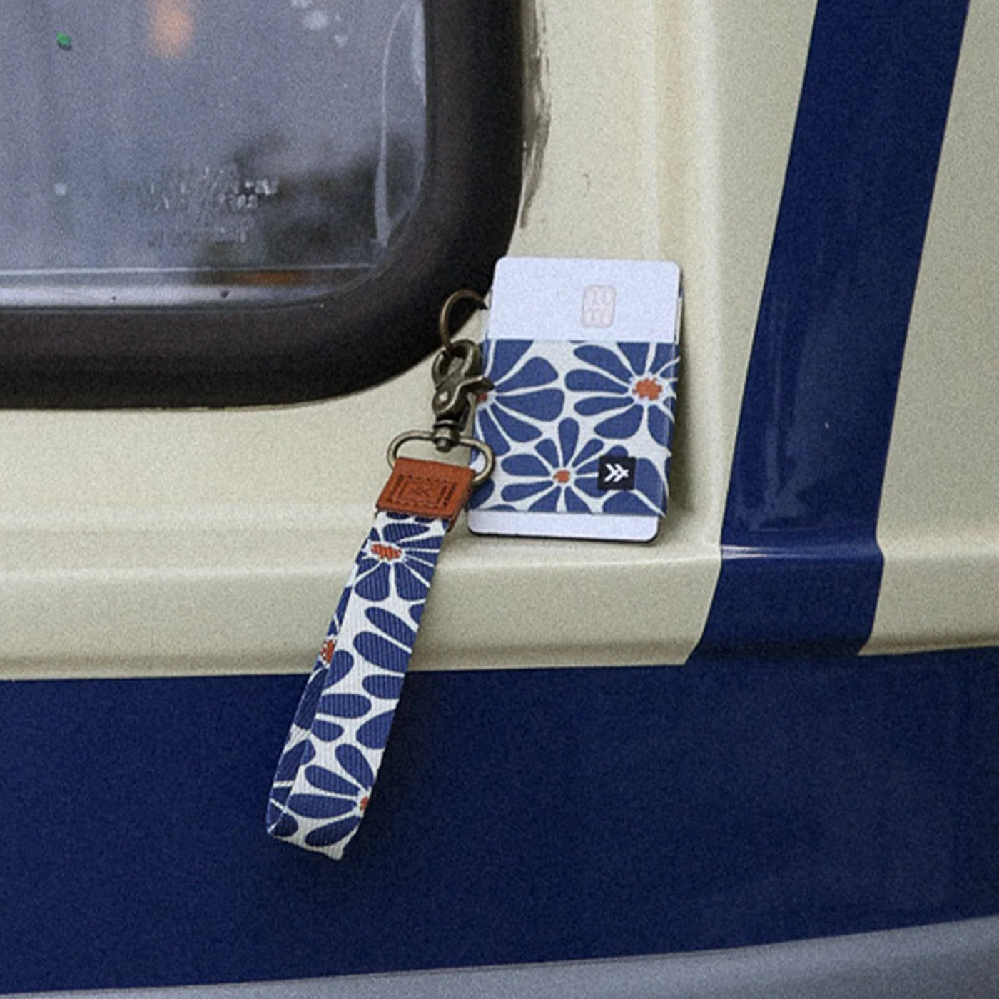 Thread Wrist Lanyard EMMELINE NAVY