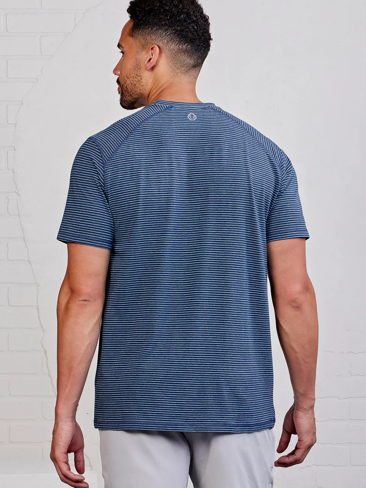 Tasc M SS Carrollton Mini Stripe Tee CLASSIC NAVY/HEATHER/TROPICAL BLUE
