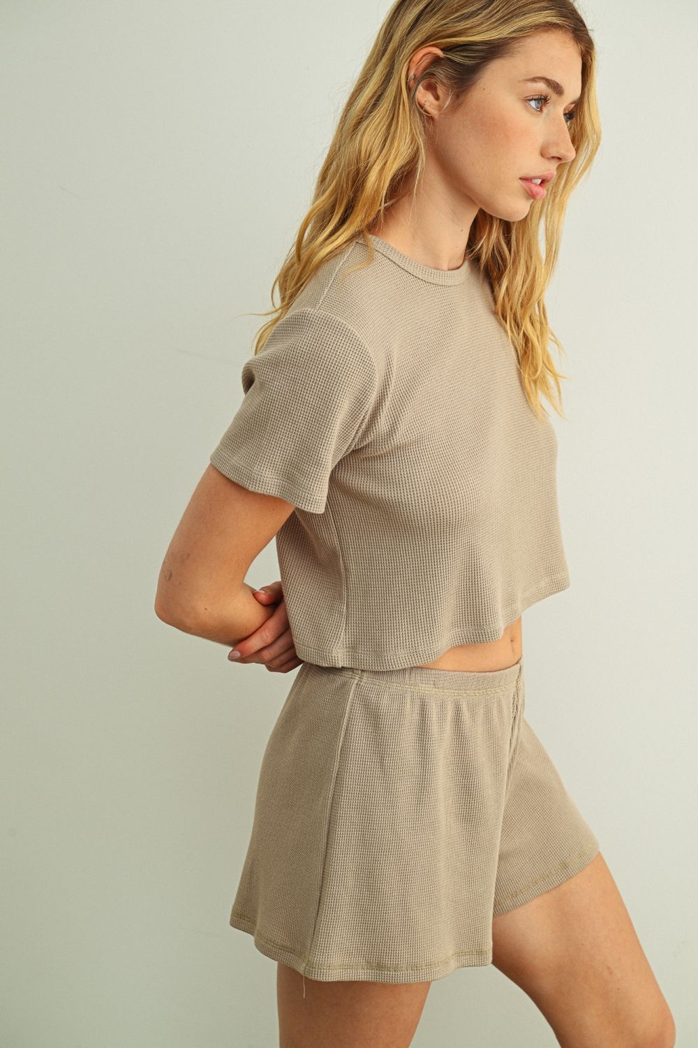 Miou Muse W SS Waffle Round Neck Crop Top MOCHA