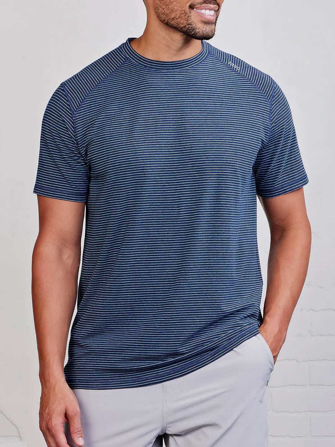 Tasc M SS Carrollton Mini Stripe Tee CLASSIC NAVY/HEATHER/TROPICAL BLUE