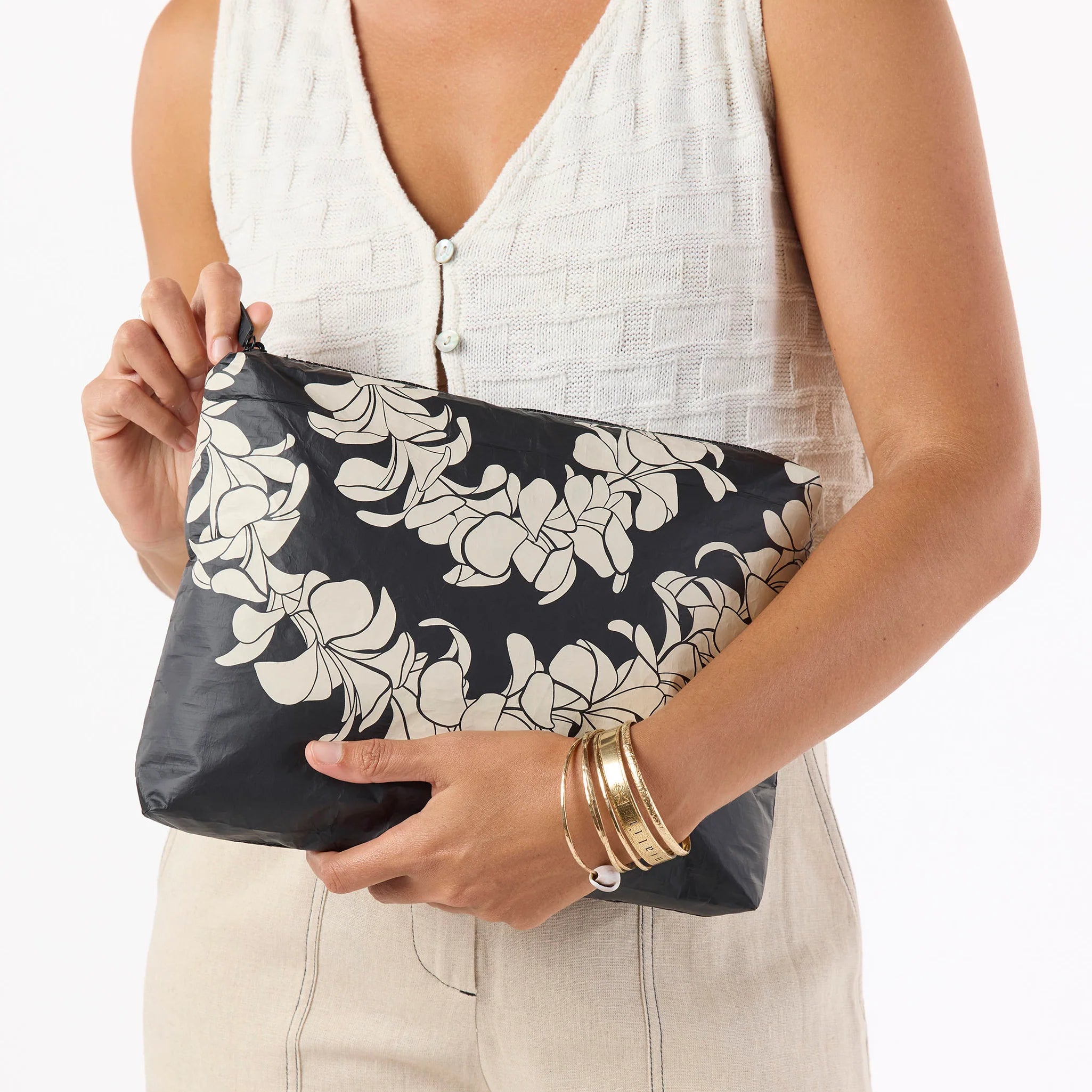 ALOHA Collection Plumeria Lei Mid Pouch SANDSTONE ON BLACK