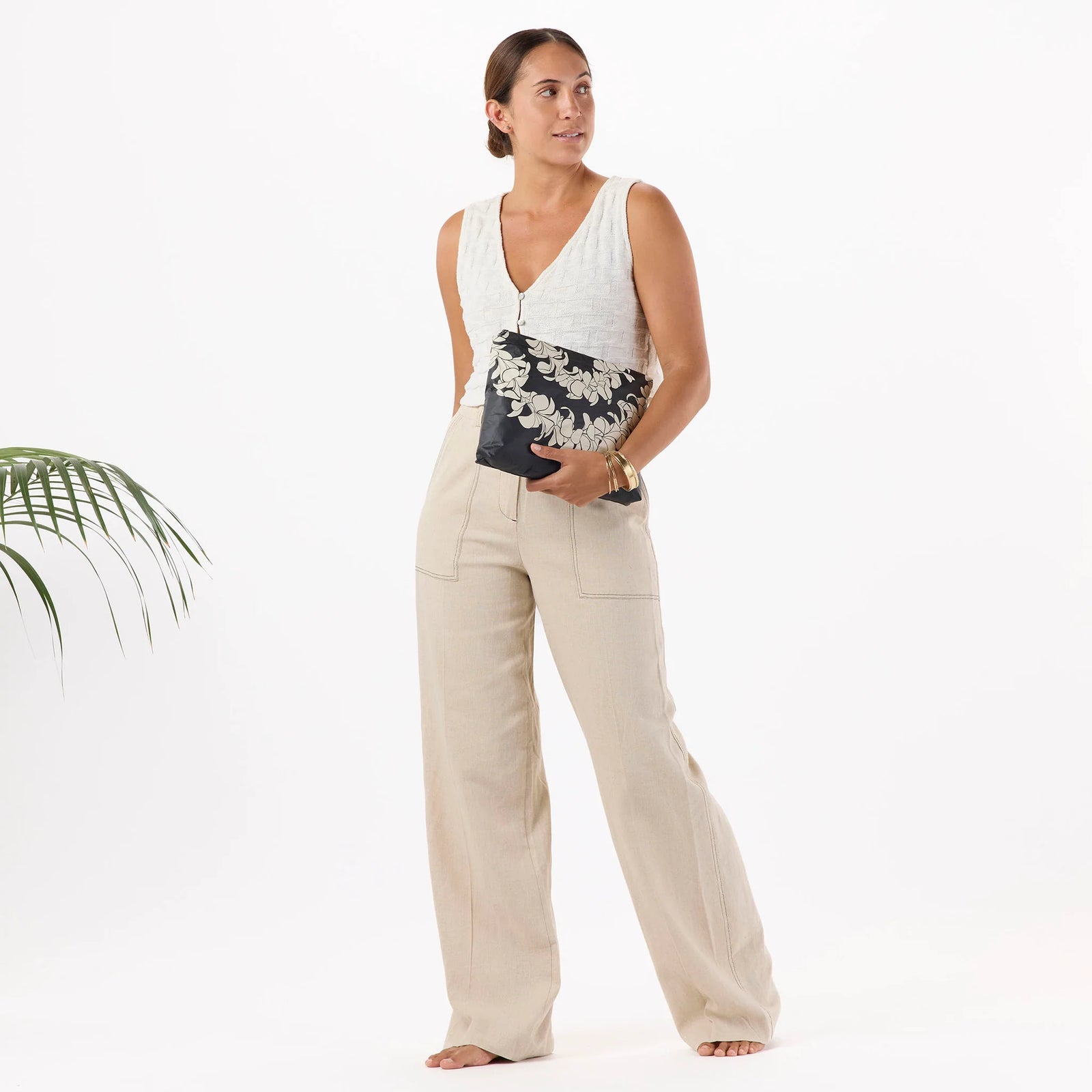 ALOHA Collection Plumeria Lei Mid Pouch SANDSTONE ON BLACK