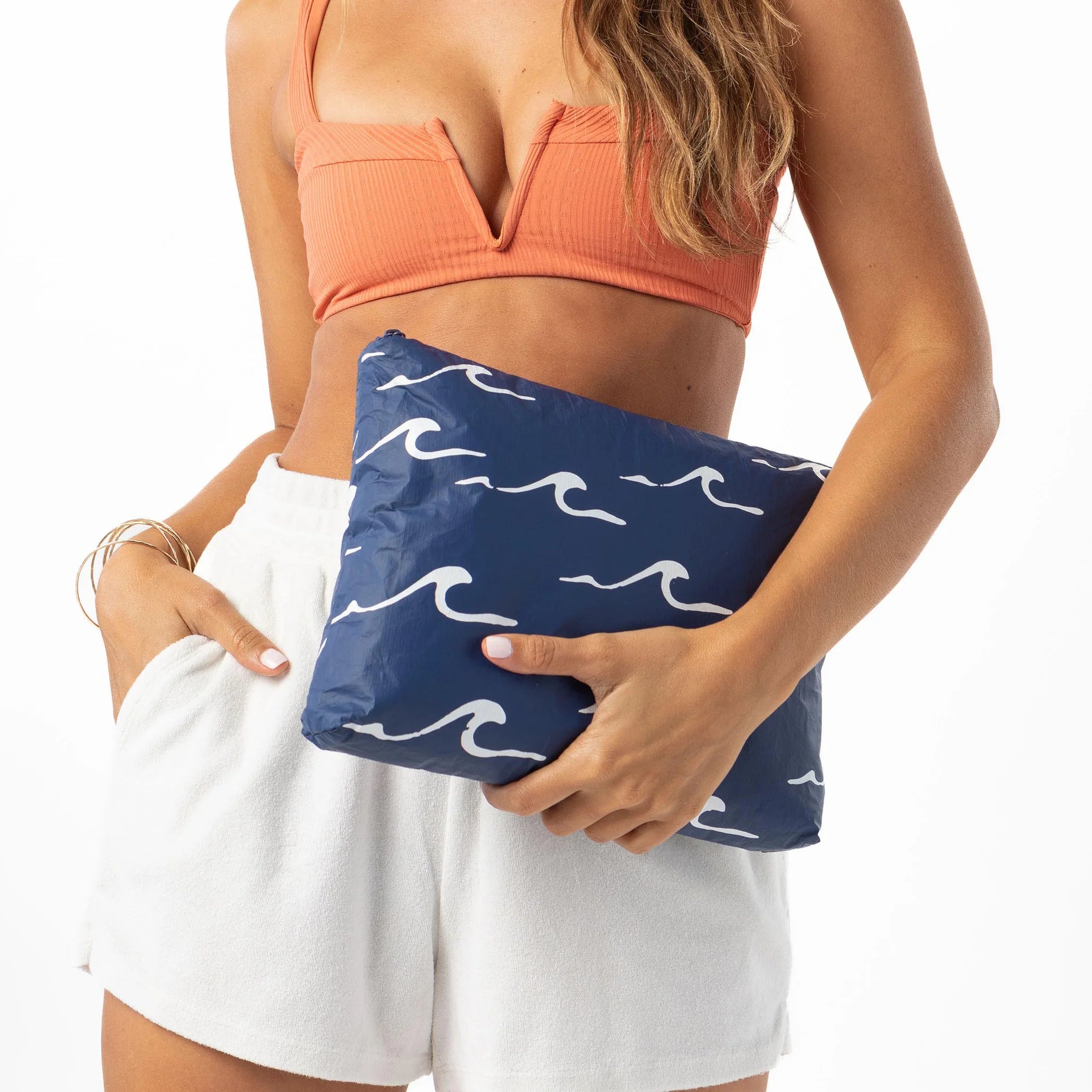 ALOHA Collection Seaside Mid Pouch WHITE ON NAVY