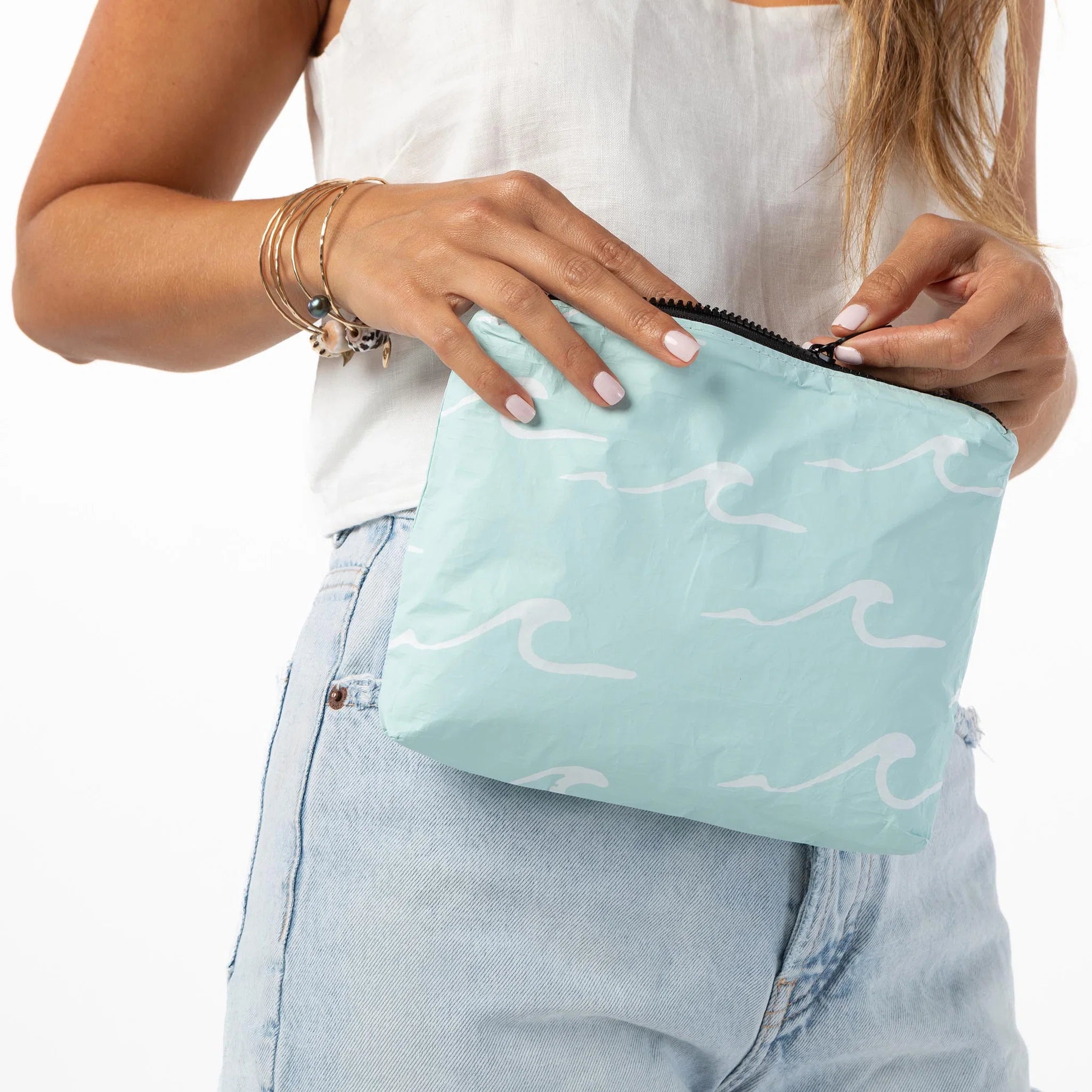 ALOHA Collection Seaside Small Pouch WHITE ON LEMU BLUE