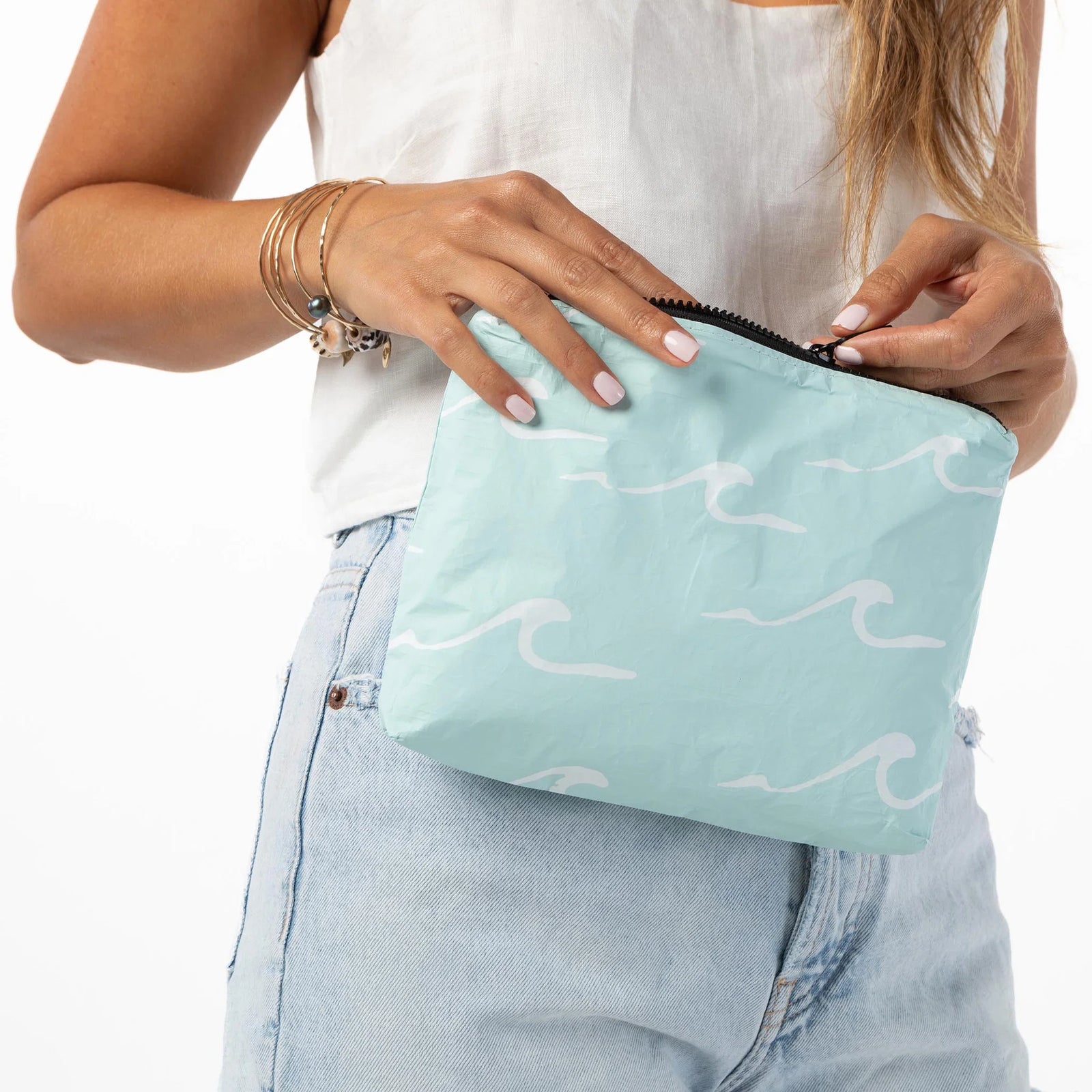 ALOHA Collection Seaside Small Pouch WHITE ON LEMU BLUE