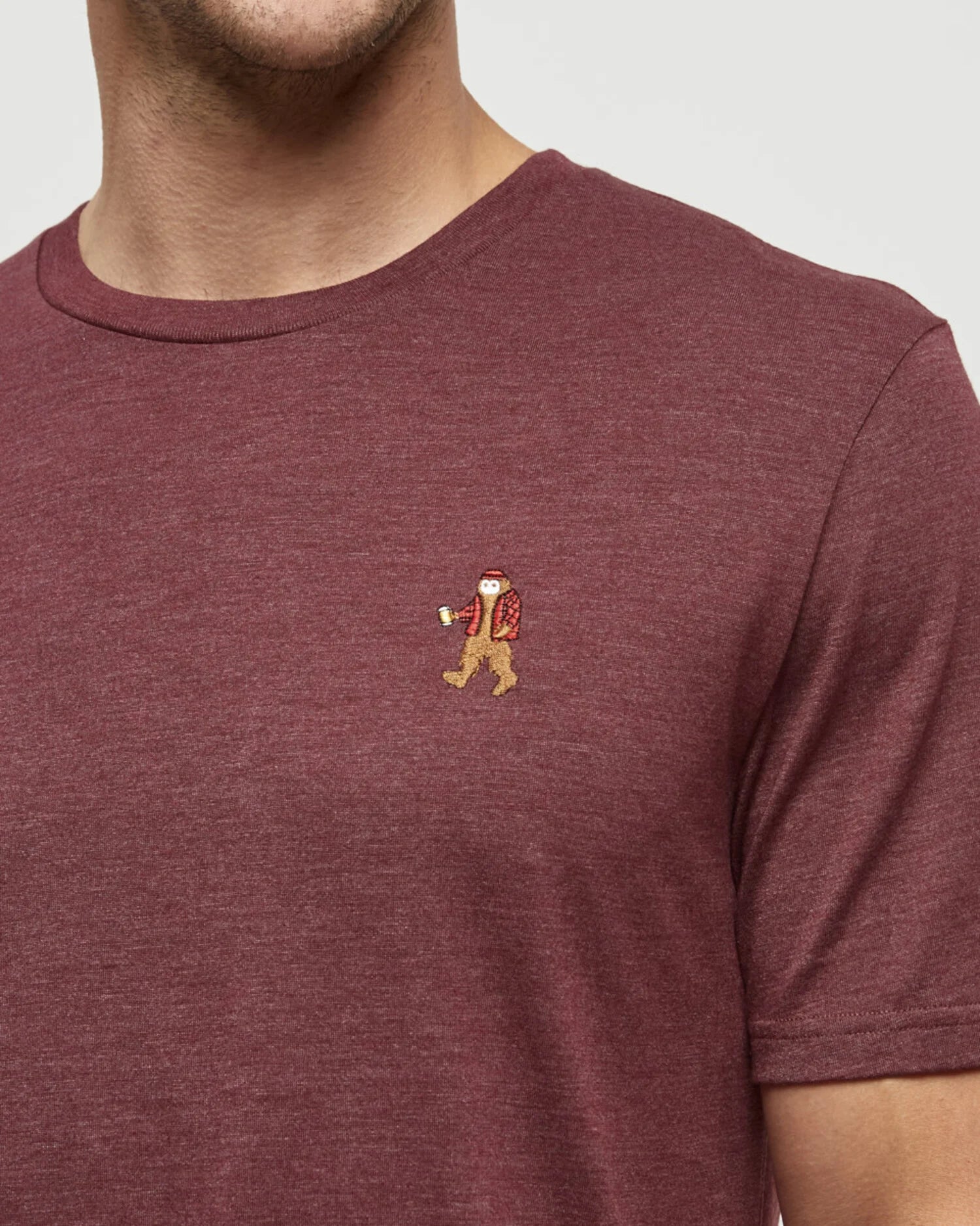 T-shirt à manches courtes Sasquatch de tentree pour homme, couleur bordeaux chiné/bois.